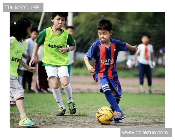 《勇敢追梦的小小足球星在绿茵场上闪耀成长的故事》