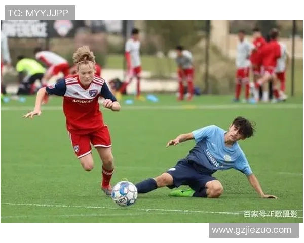 《当足球巨星遇上憧憬已久的小球迷他们之间的梦想与奇迹》