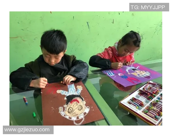 《用画笔定格足球传奇人物的精彩瞬间,感受球星背后的故事与荣耀》 《用画笔定格足球传奇人物的精彩瞬间,感受球星背后的故事与荣耀》