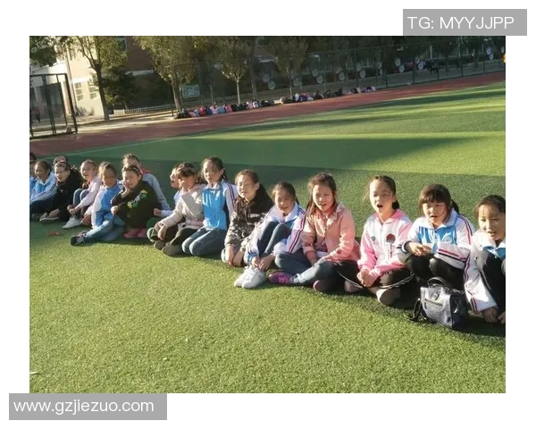 从草根到巨星小马的成长轨迹与足球梦想全解析 从草根到巨星小马的成长轨迹与足球梦想全解析