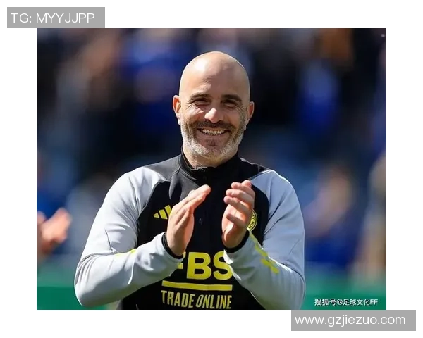 足球巨星的手掌特写揭秘 揭示运动员力量与技巧的独特象征